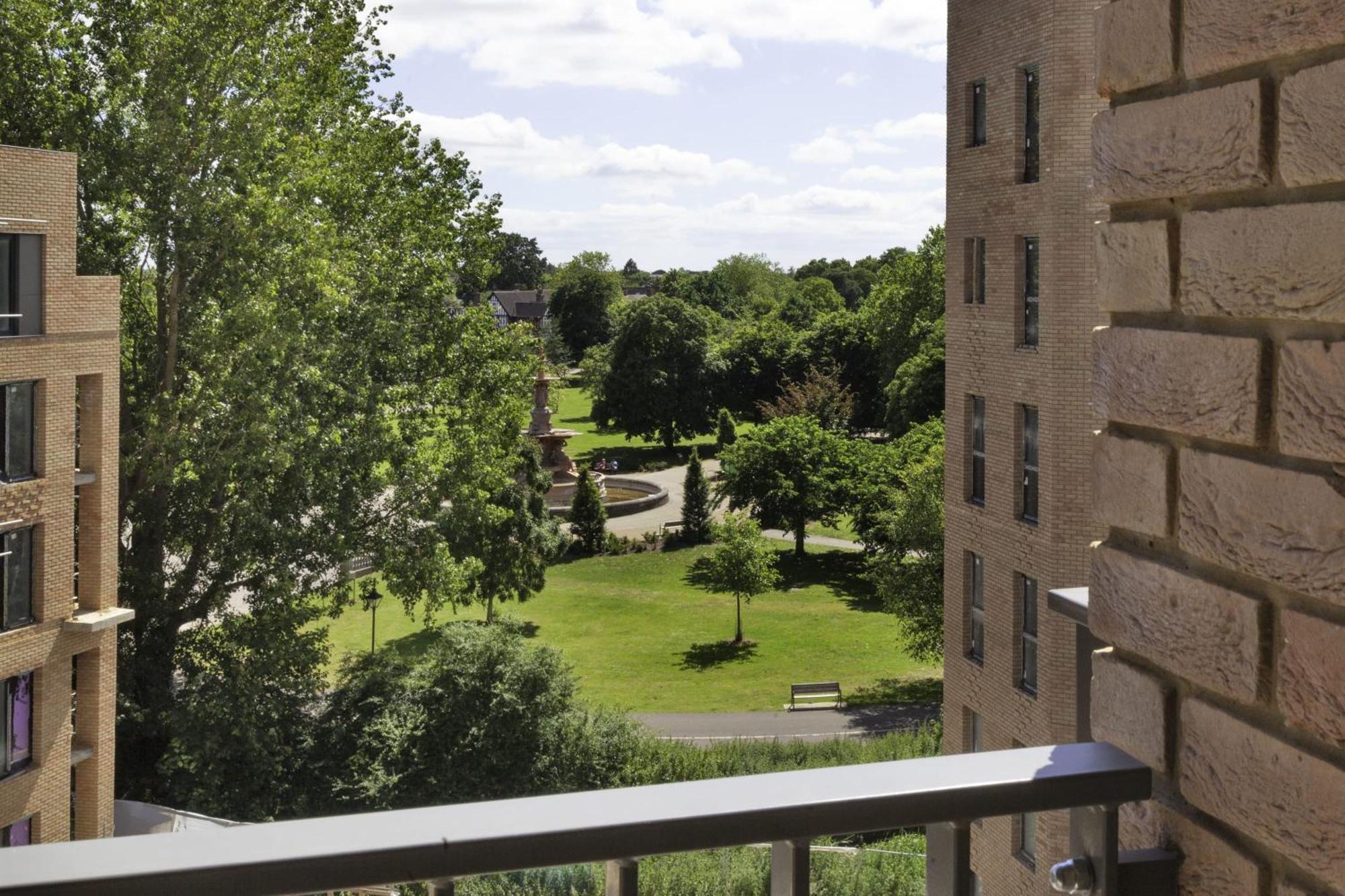 Lovely 2 Bedroom Apartment In Central Ashford 애슈퍼드 외부 사진